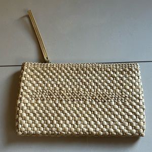 Vintage straw clutch/wristlet